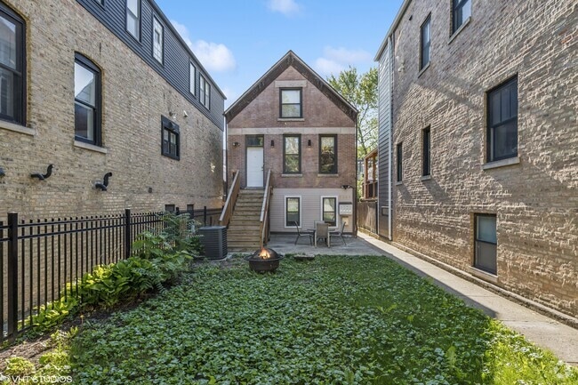 Building Photo - 2035 N Winchester Ave Rental