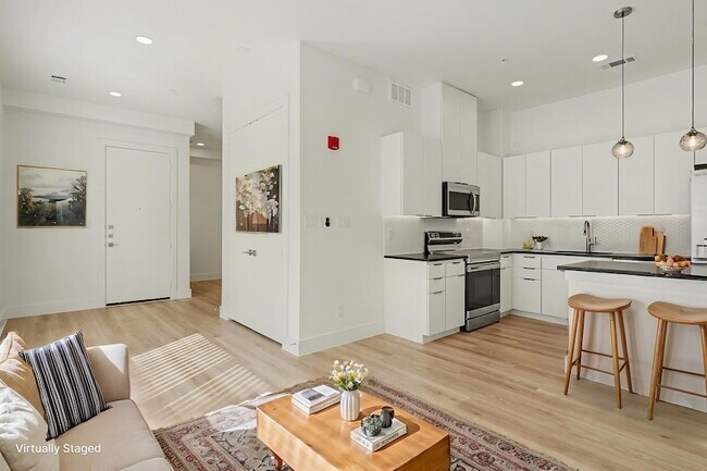 Building Photo - 2217 N Fitzhugh Ave Unit 204