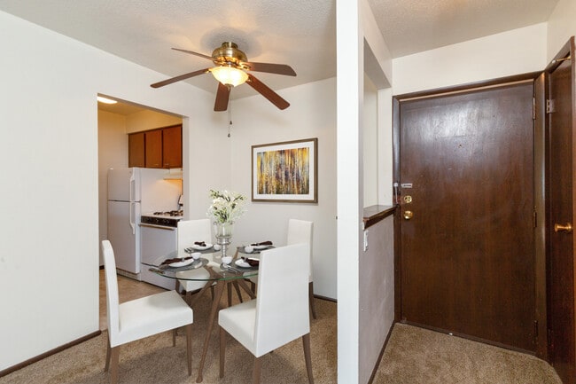 1 and 2 Bedroom Dining Area