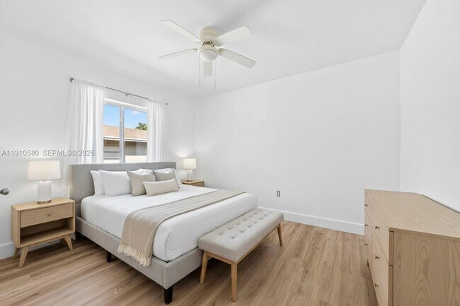 Photo - 300 NW 7th Ave Unit 1