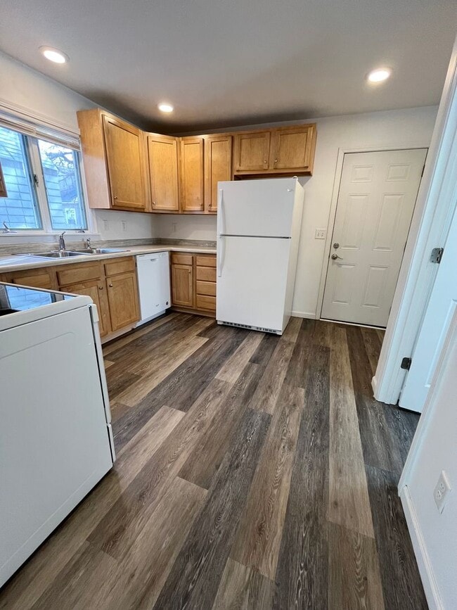 Building Photo - 815 W 11th St Unit A