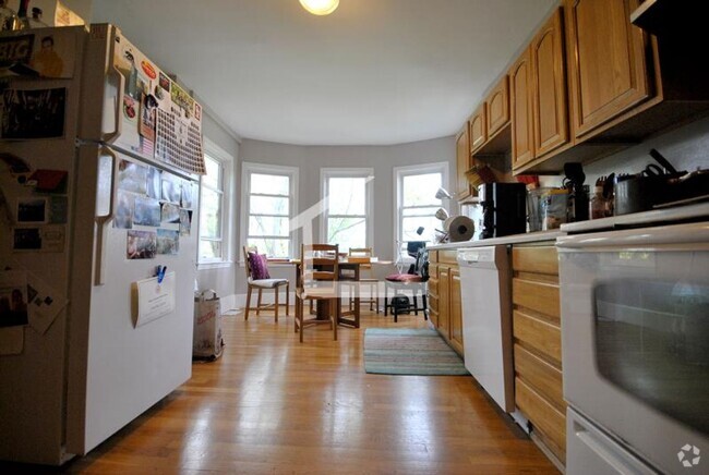 Building Photo - Spacious 3 bedroom Rental