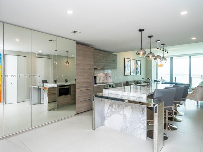 Photo - 650 NE 32nd St Unidad 904