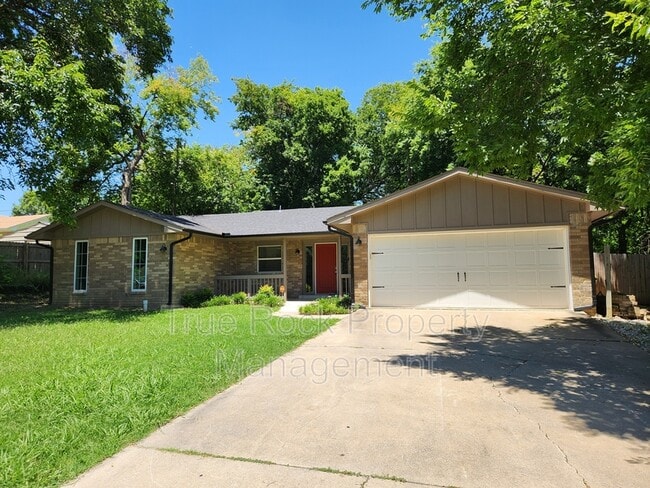 Building Photo - 2010 E Foster Dr