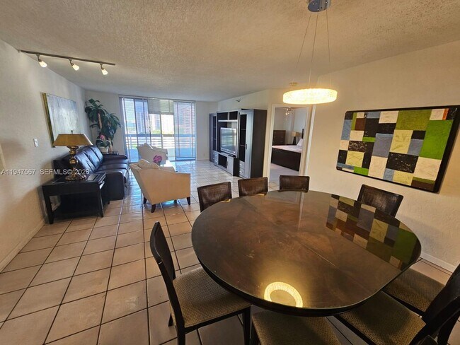 Photo - 3530 Mystic Pointe Dr Unidad 1202