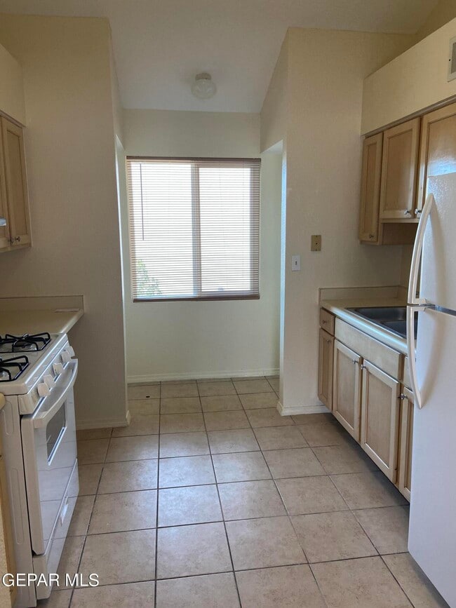 Photo - 591 Bartlett Dr Unidad 204