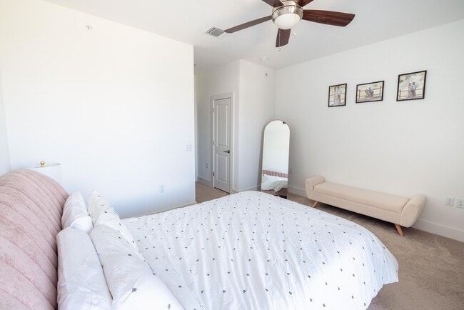 Photo - 2501 Simond Ave