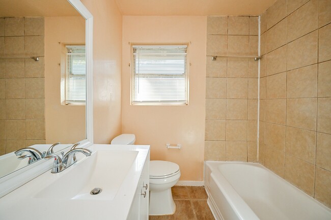 Building Photo - 10302 Woodwind Dr