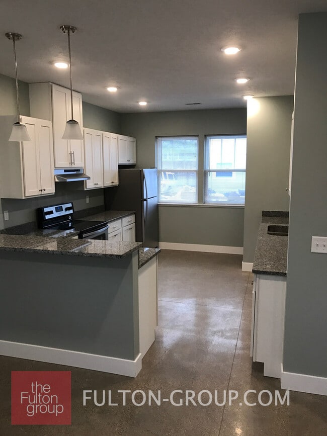 Photo - 800 Fulton St E