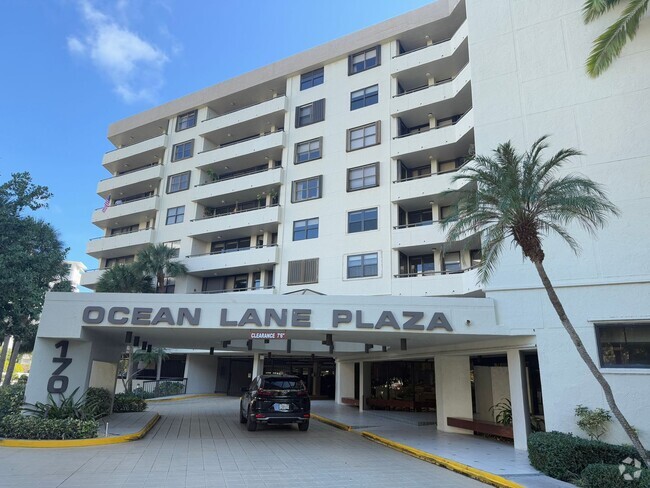 Building Photo - Steps from the beach, this remodeled 2-bed... Unit 605 Rental