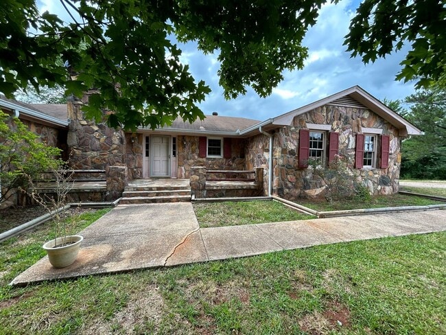 Building Photo - Rare Find in Carrollton!