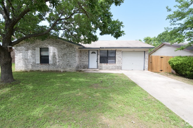 Building Photo - 235 Bridle Dr Rental