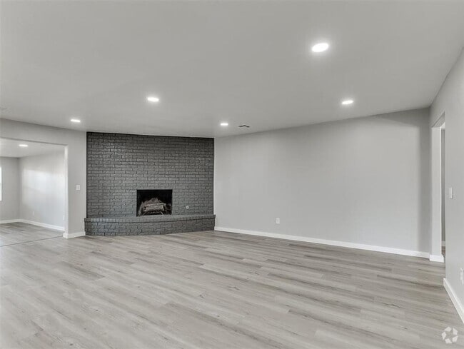 Building Photo - Look at this beautiful home!