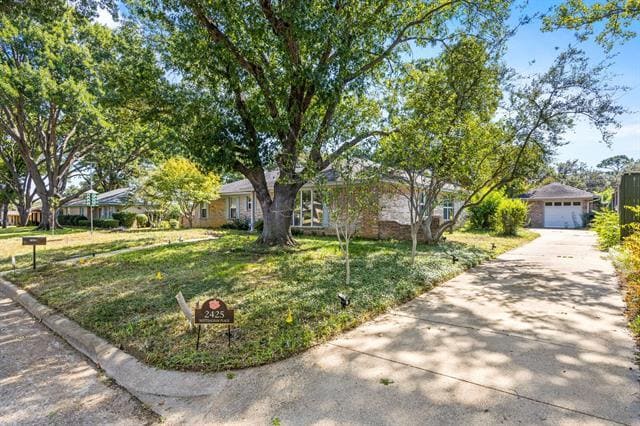 Photo - 2425 Nottingham Pl
