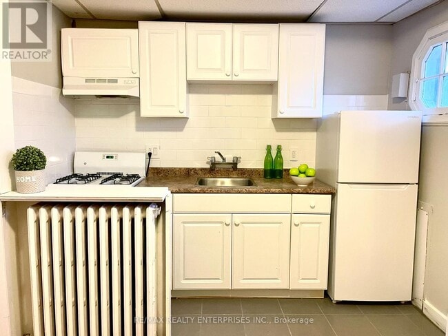 Photo - 156 James St S