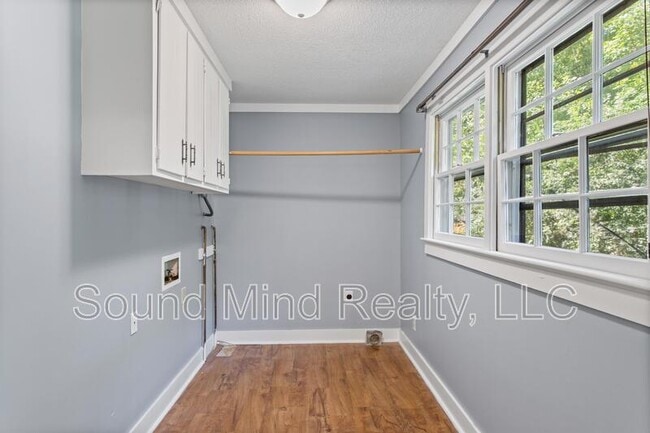 Photo - 417 Foxhall Dr
