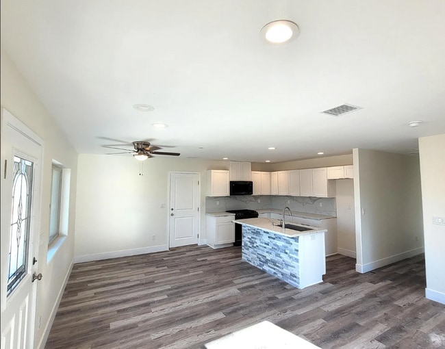 Photo - 9920 Karen Ave