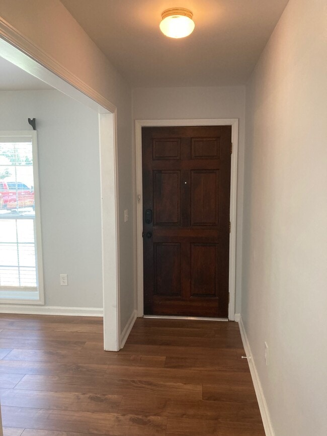 Renovated 3 Bedrom 2 Bath Home for Rent in Harborgate Shores- 2 miles from Sullivan's Island