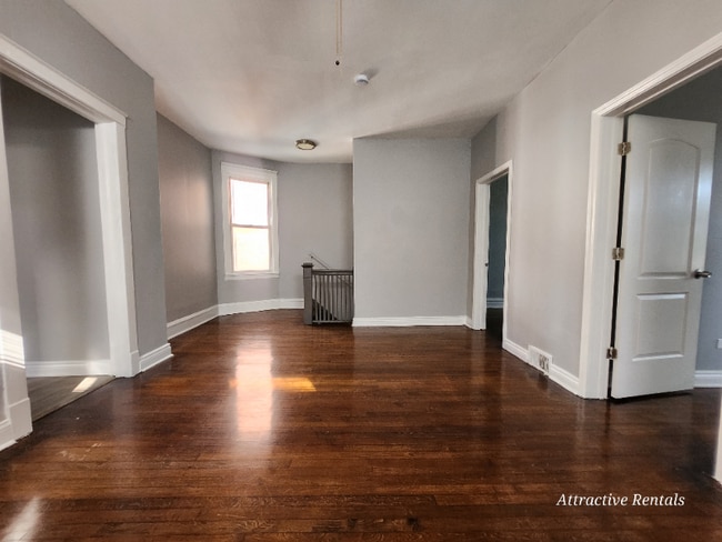 Building Photo - 7632 S Drexel Ave Unit 2