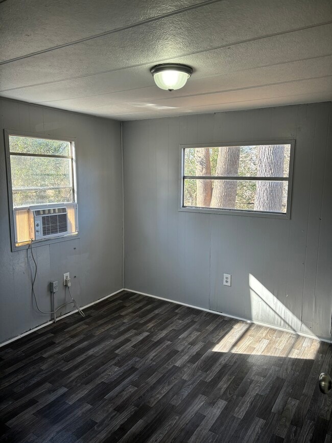 Photo - 208 Fernwood Park Dr