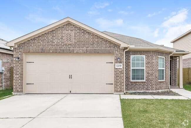 Building Photo - Stylish 4-Bedroom Pinehurst Home