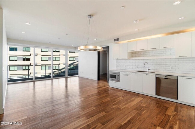 Photo - 4422 N 75th St Unit 4004