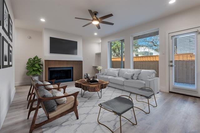 Building Photo - 5755 Phoenix Dr Unit A