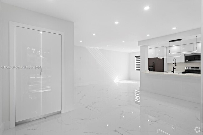 Building Photo - 6206 SW 136th Ct Unit A101 Rental