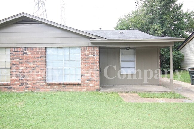 Building Photo - 3385 Barbwood Dr