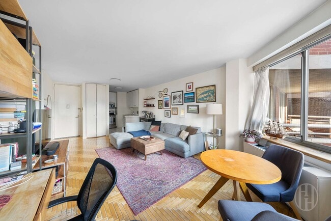 Photo - 401 E 84th St Unidad 5B