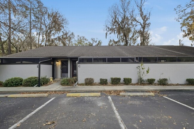 Building Photo - 3031 SE 5th Terrace