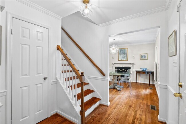 Photo - "Luxurious 3-Bed Retreat with Finished Bas...