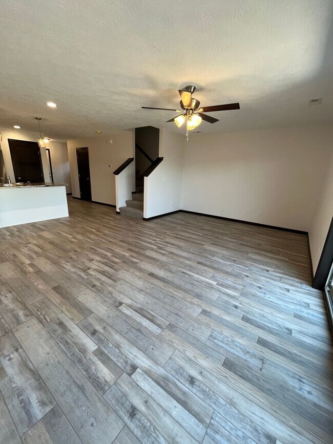 Photo - 3 Bed/2 Bath West Side Twinhome For Rent!!