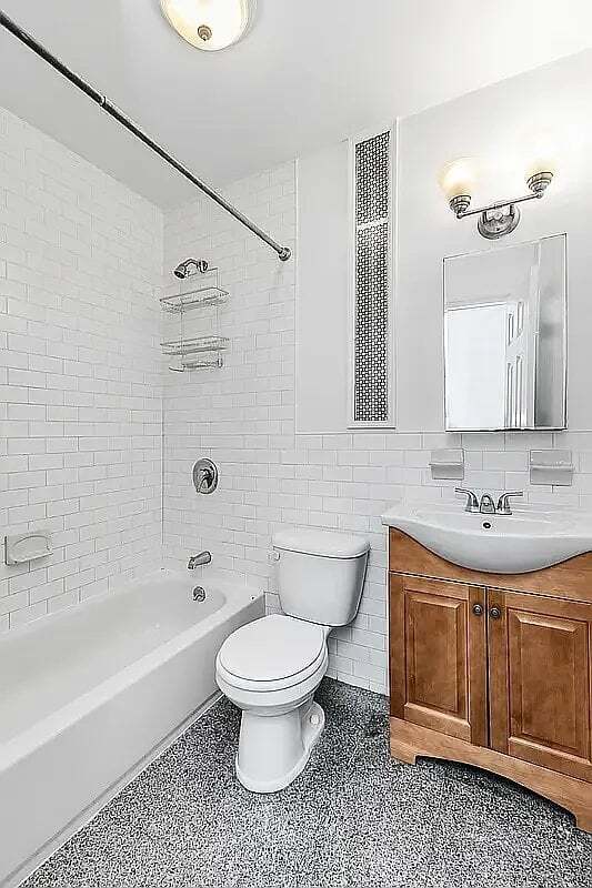 Photo - 568 Baltic St Unit 1L