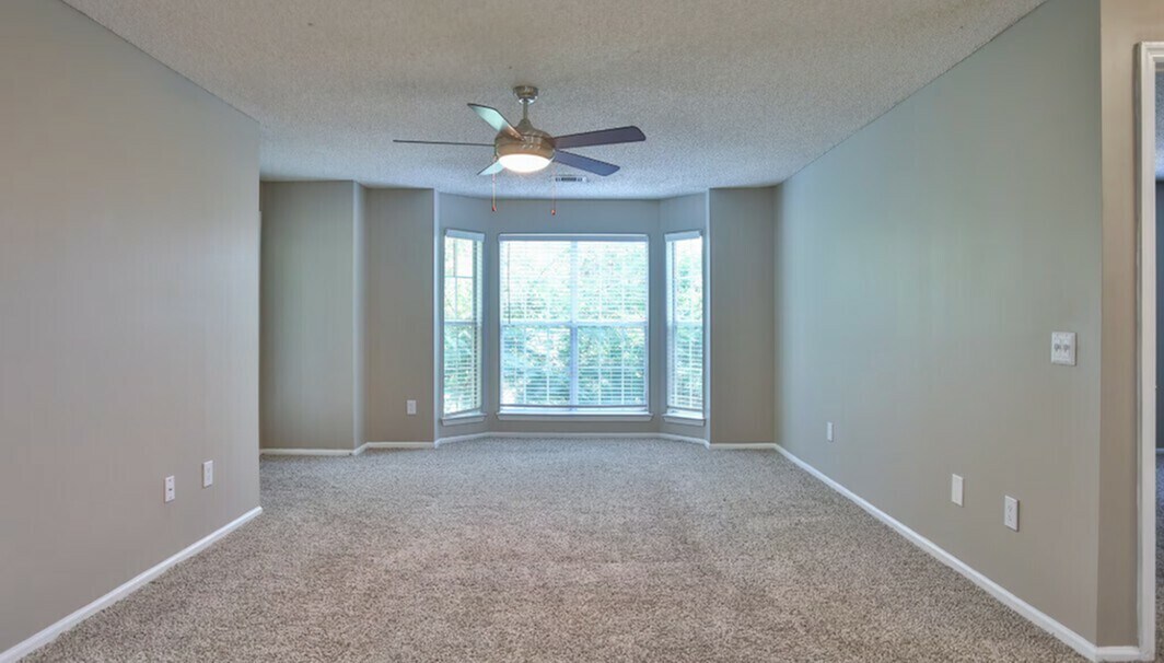 Photo - 125 Caledon Ct Unit 125