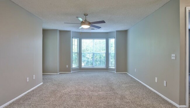 Building Photo - 222 Caledon Ct Unit 222