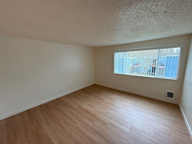 Photo - 271 Senate St NW