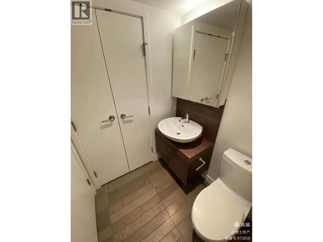 Photo - 5782 Berton Ave Unit 305
