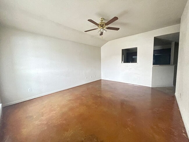 Photo - 2701 Vernice Loop Unidad A