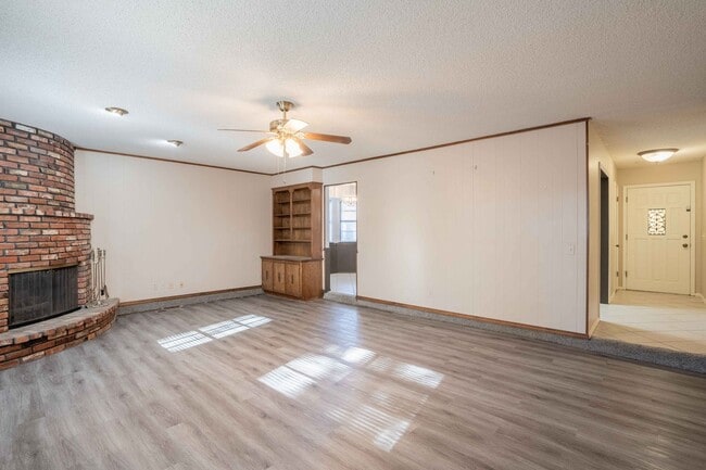 Photo - 3 Bed / 2 Bath in Broken Arrow!