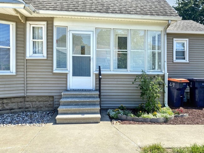 236 E 14th St