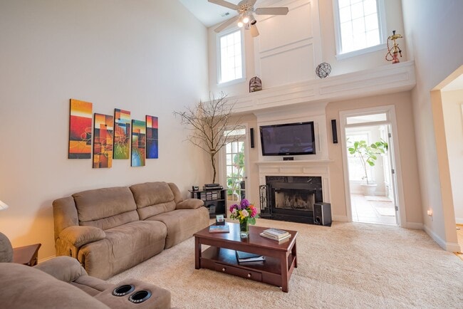 Photo - Gorgeous and Spacious 4 Bedroom home, Golf Course Views, Premium Finishes, Pet Friendly!