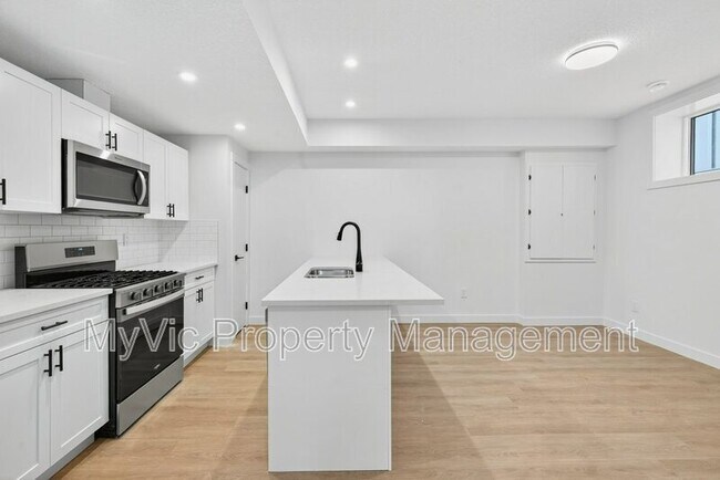 Photo - 10335-10135 135 St NW