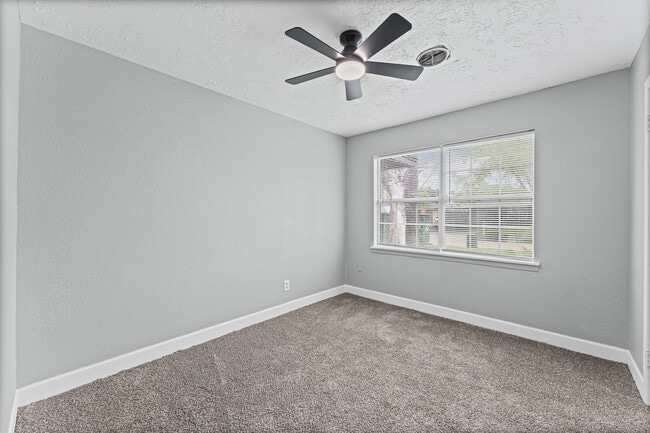 Photo - 721 Champs St