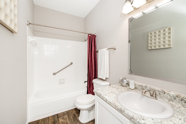 2BR, 2BA - 1,057SF - Primary Bathroom