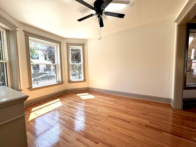 2424 N Mozart St