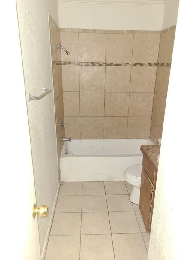 Photo - 5021-5023 Vinson St Unit 5023