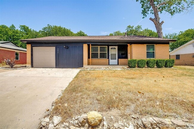 Building Photo - Amazing Home in Western Hills- 3 bed, 1.5 ...