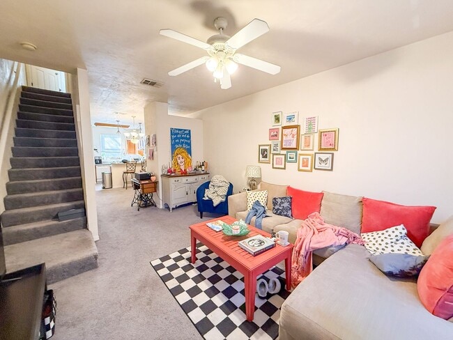 Building Photo - Victoria Station #141 Unit 141