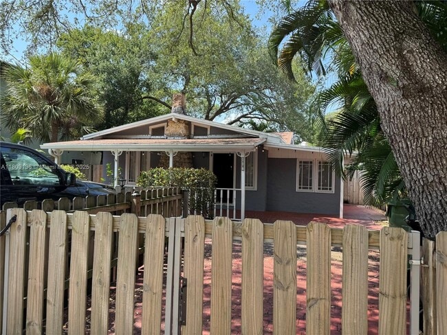 Photo - 817 SW 4th Ct Casa